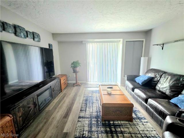 4615 Oak Hill Boulevard 208