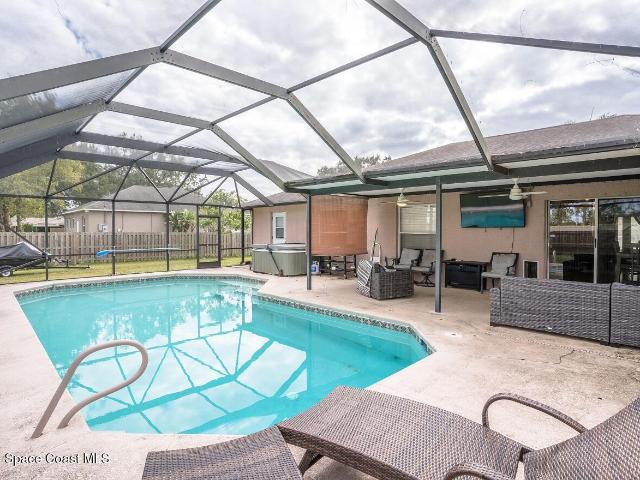 461 Neptune Dr, Palm Bay, FL 32907 | MLS #1069