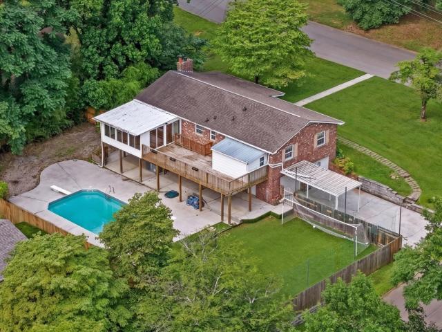 4621 Royalview Rd