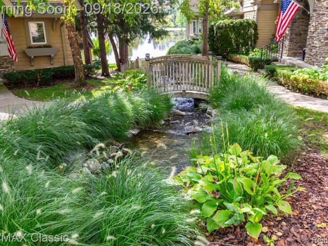 462 Pondview Lane