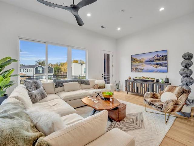 4631 Belmont Avenue # 202