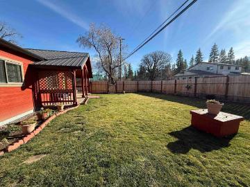 463 810 Main Street