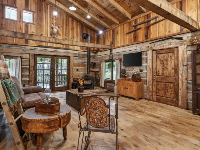 463 W Three Story Hill