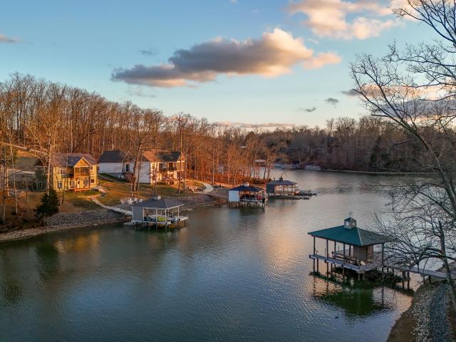 463 Waterfront Way