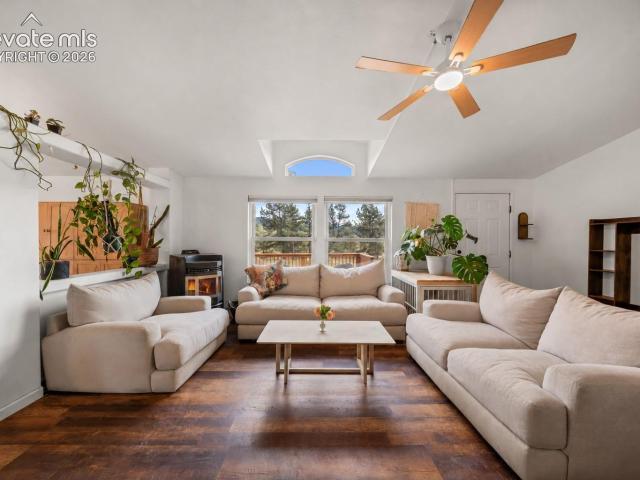 464 Hackamore Drive