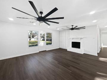 464 W Fulton Street
