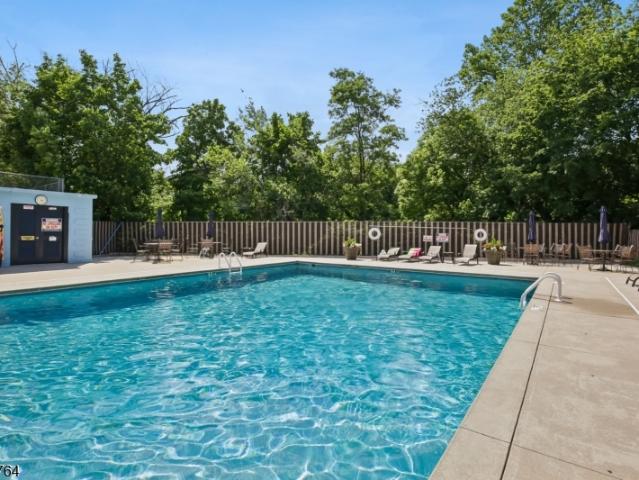 465 73 Valley Street Unit 3C