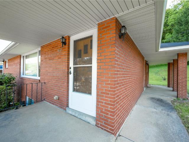 465 N 9th St