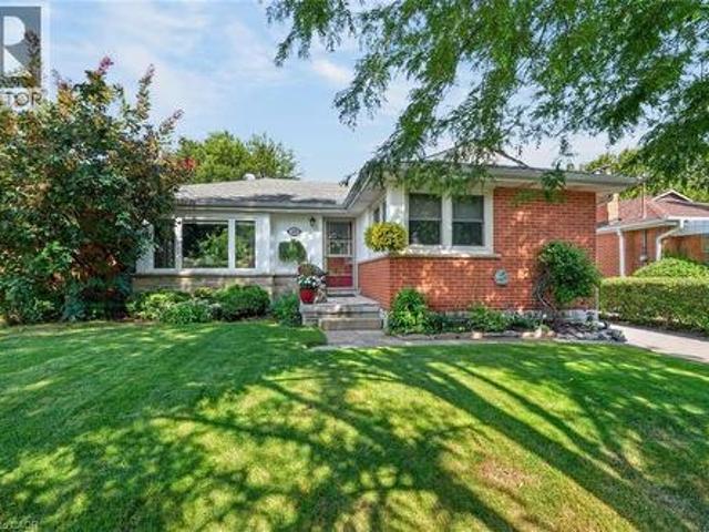 465 Springbank Crescent, Burlington, ON, L7T 2W8 house for sale | Listing ID 40857 | Royal LePage