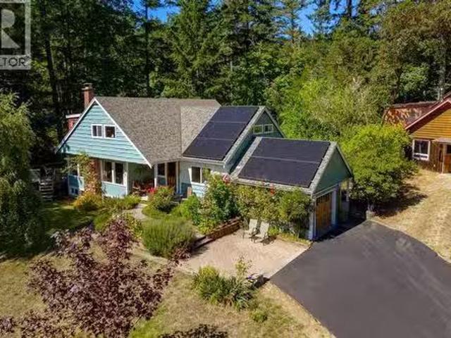 4664 4670 Spring Rd, Saanich, BC, V9E 2B5 house for sale Li.