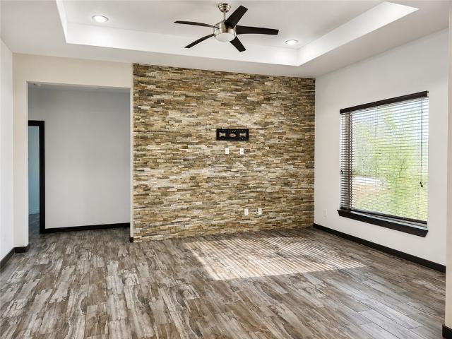 4668 N US Highway 281