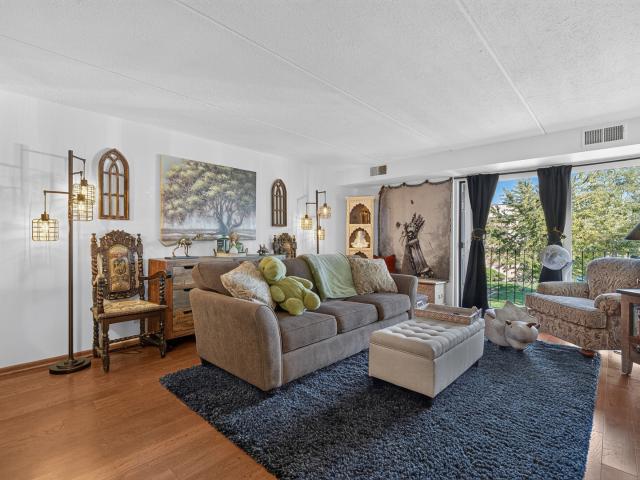 4660 N Austin Avenue # 211