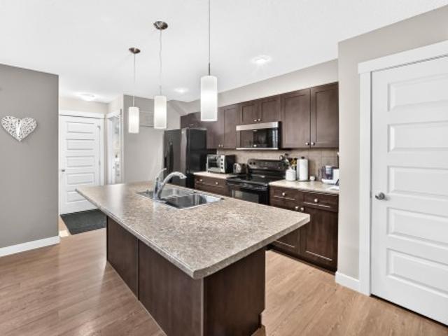 466 Chappelle Drive Sw, Edmonton, AB, T6W 2B3 house for sale | Listing ID E4500 | Royal LePage