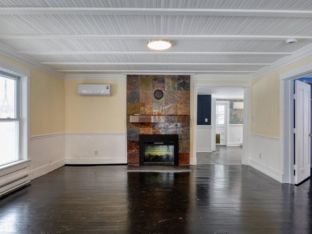 466 SW Dogwood Lane