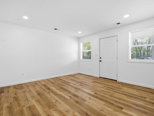 466 W 2nd Street