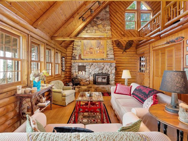 4673 Lakeshore Road