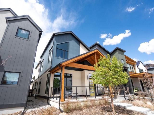 468 E Arkansas Street