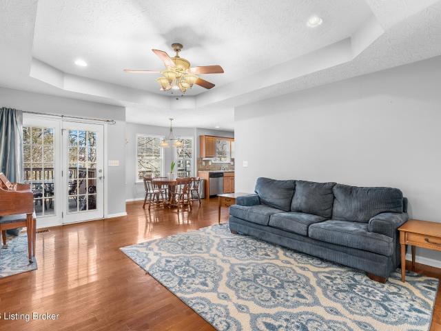 468 Simmons Ln