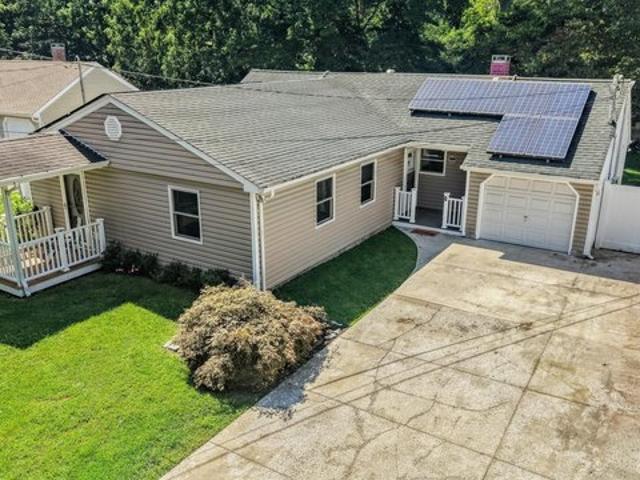 469 Carnation Dr, Shirley, NY 11967