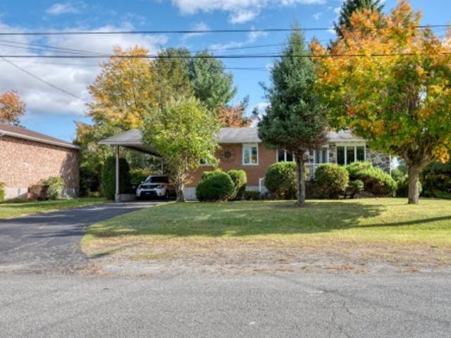469 Rue Pie X, Drummondville, QC, J2A 1Y9 house for sale | Listing ID 24202 | Royal LePage
