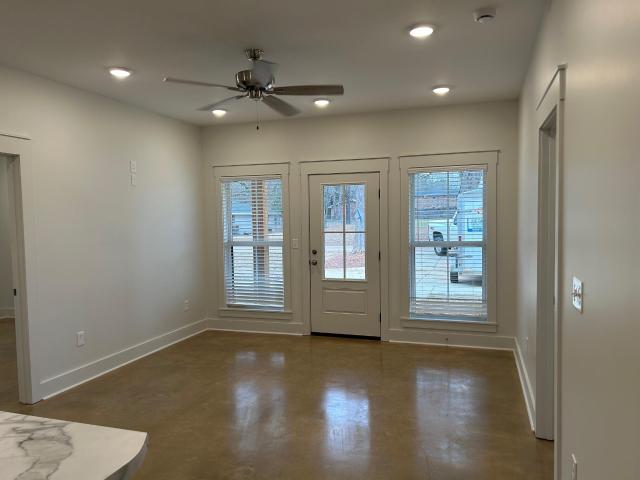 46 100 W Center St
