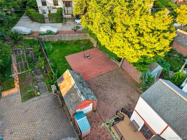 46 19 Iris Lane