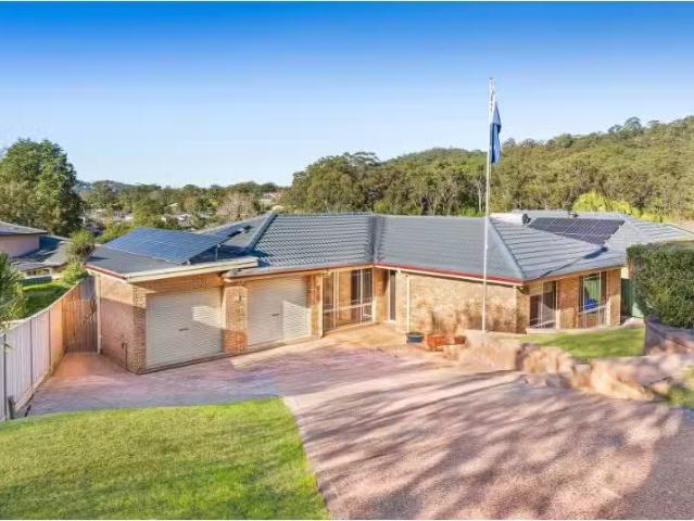 46 Wendy Drive, Point Clare House for rent Listed by Katharin.