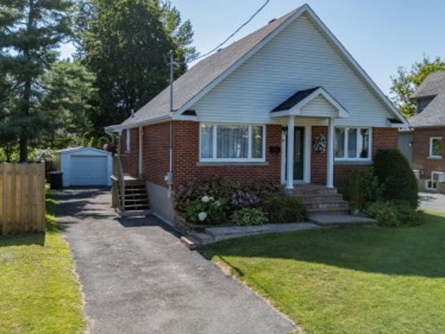 46 Av. De La, Pointe Claire, QC, H9S 4M5 house for sale | Listing ID 23156 | Royal LePage