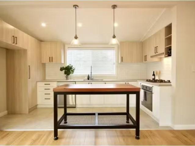46 Commonwealth Street, West Bathurst House for rent Listed b.