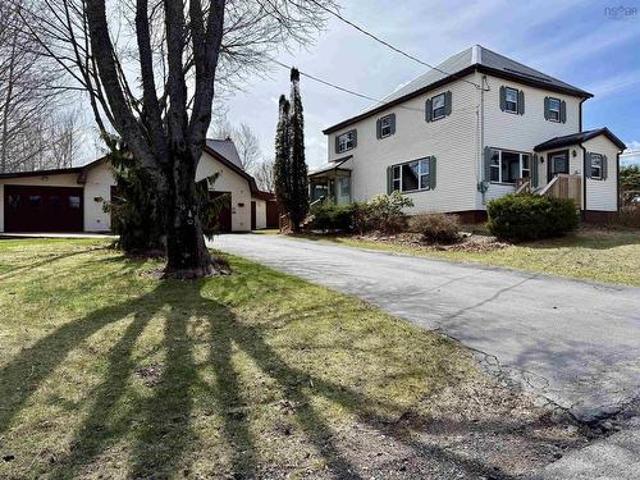 46 Cornwall Street, Amherst, NS, B4H 2L4 house for sale | Listing ID 202529 | Royal LePage