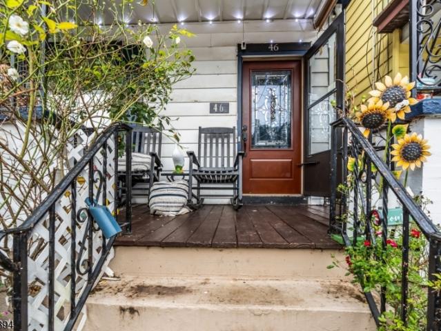 46 Evelyn Ave