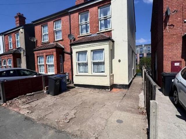 46 Kitchener road, High Wycombe, HP11 3 bed semi detached house to rent £1,700 pcm £392 pw