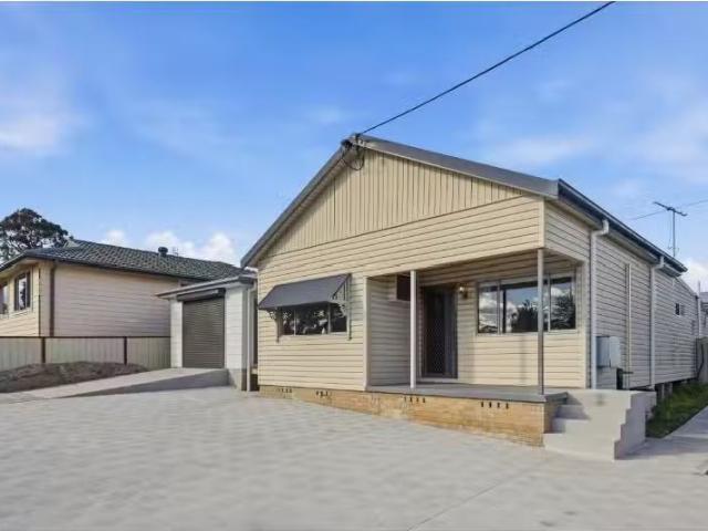 46 Minmi Rd, Edgeworth House for rent Listed by Love Rentals.