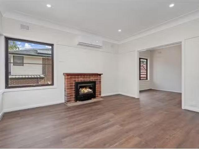 46 Oakleigh Avenue, Thornleigh House for rent Listed by Gokul.