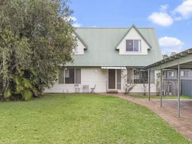 46 Sabrina Avenue, Bateau Bay House for rent Listed by Lynne.