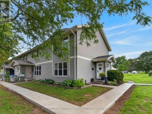 46 St Charles Place, Huron East Vanastra, ON, N0M 1L0 townhouse for sale | Listing ID X13764 | Royal LePage