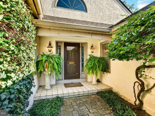 470 Inverary Lane