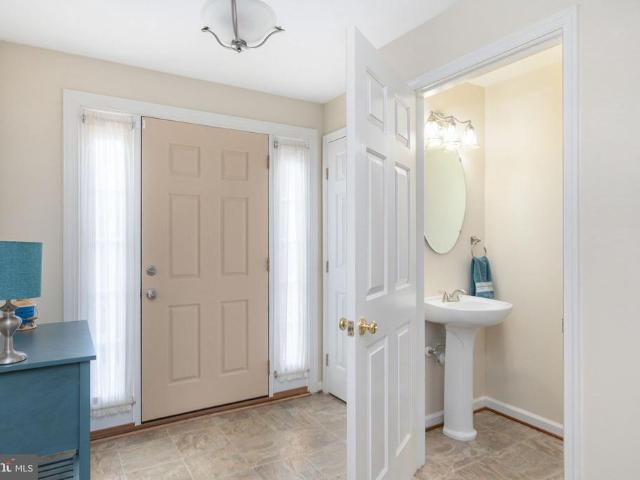 4715 Colonnade Way