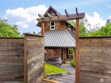 4710 New Sweden Avenue NE