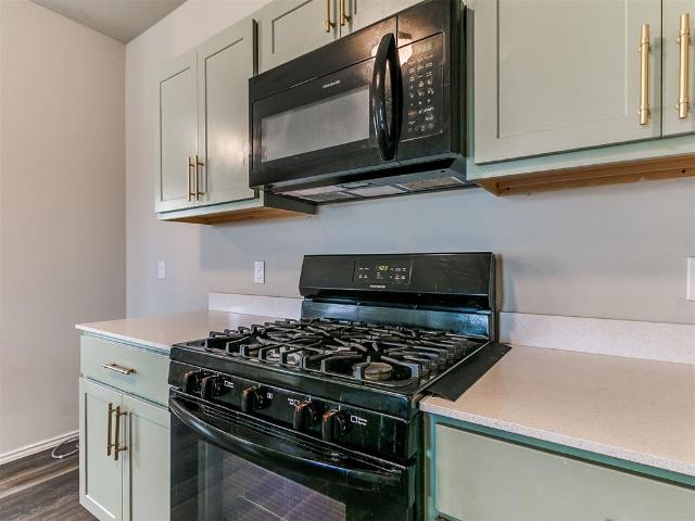4713 Churchill