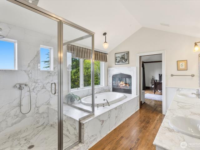 4725 W Mercer Way, Mercer Island, WA 98040 | MLS #2562