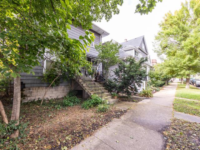 4726 N Maplewood Avenue