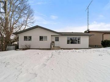 Lougheed, Alberta - Garden, Deck, Parking