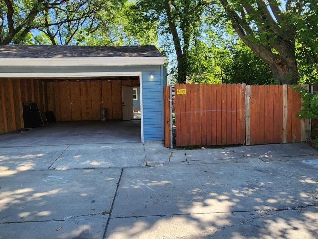 4735 W Fond Du Lac Ave