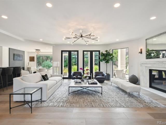 4736 S Fillmore Court