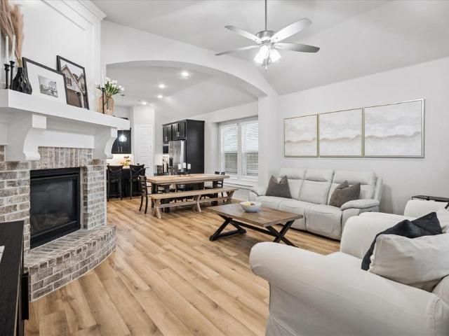 4737 Pin Oak Ct, Aubrey, TX 76227 | MLS #21284