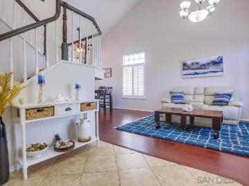 473 Avenida Canora