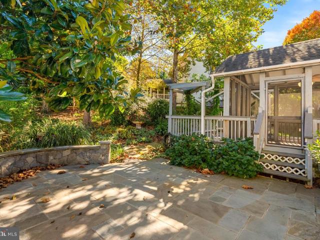47404 Middle Bluff Place