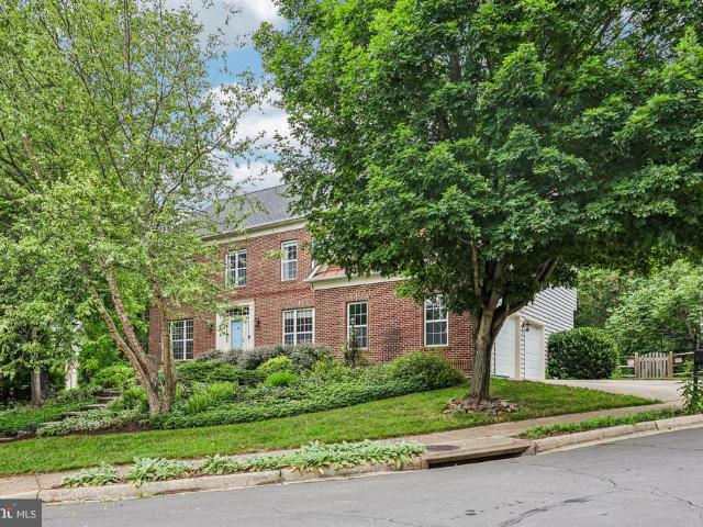 47404 Middle Bluff Place