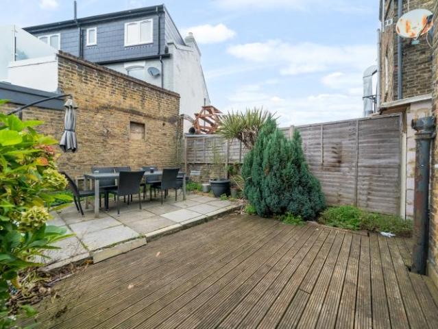 474 Garratt Lane, London, SW18 4SU, United Kingdom | 3 bed apartment for rent #136169448 | Rentberry